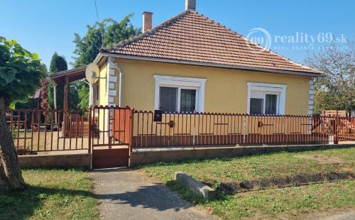 MAĎARSKO - NAGYROZVÁGY PEKNÝ ZREKONŠTRUOVANÝ RD IBA 3 KM OD HRANÍC.