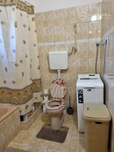 MAĎARSKO - NAGYROZVÁGY PEKNÝ ZREKONŠTRUOVANÝ RD IBA 3 KM OD HRANÍC.