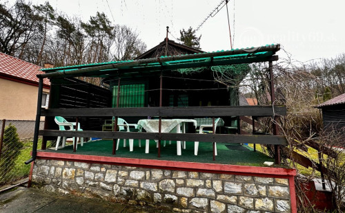 MAĎARSKO - MESZES 2 IZBOVÁ CHATA PRI JAZERE S TERASOU