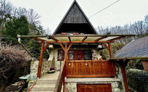 MAĎARSKO - LUXUSNÁ CHATA S ALTÁNKOM A S VÍRIVKOU SUPER LOKALITA.