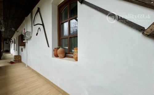 MAĎARSKO - MESZES PEKNÝ 4 IZBOVÝ GAZDOVSKÝ DOM, PO REKONŠTRUKCII - VEĽKÝ POZEMOK 2.425 M2