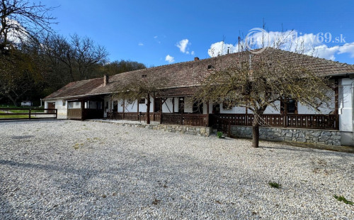 MAĎARSKO - MESZES PEKNÝ 4 IZBOVÝ GAZDOVSKÝ DOM, PO REKONŠTRUKCII - VEĽKÝ POZEMOK 2.425 M2