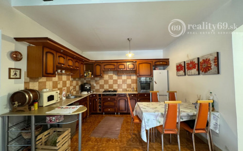 MAĎARSKO - MESZES PEKNÝ 4 IZBOVÝ GAZDOVSKÝ DOM, PO REKONŠTRUKCII - VEĽKÝ POZEMOK 2.425 M2