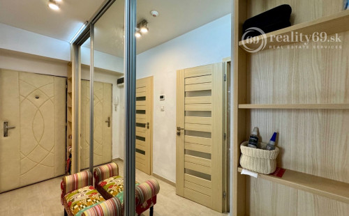 STARÉ MESTO - KOMENSKÉHO SUPER 3 IZBOVÝ TEHLOVÝ BYT 120 M2.