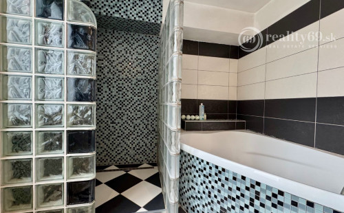 STARÉ MESTO - KOMENSKÉHO SUPER 3 IZBOVÝ TEHLOVÝ BYT 120 M2.