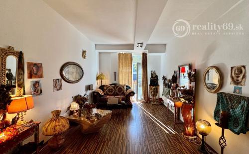 FURČA - 1 IZBOVÝ TEHLOVÝ BYT S TERASOU A PARKOVACÍM MIESTOM.