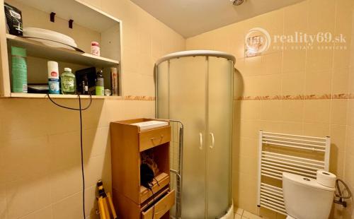 FURČA - 1 IZBOVÝ TEHLOVÝ BYT S TERASOU A PARKOVACÍM MIESTOM.