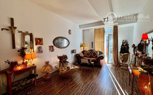 FURČA - 1 IZBOVÝ TEHLOVÝ BYT S TERASOU A PARKOVACÍM MIESTOM.