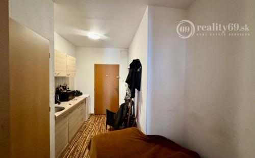 FURČA - 1 IZBOVÝ TEHLOVÝ BYT S TERASOU A PARKOVACÍM MIESTOM.