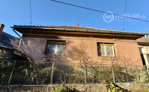 MAĎARSKO - HEJCE PEKNÝ 2 IZBOVÝ RODINNÝ DOM NA VEĽKOM POZEMKU