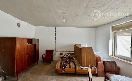 MAĎARSKO - HEJCE PEKNÝ 2 IZBOVÝ RODINNÝ DOM NA VEĽKOM POZEMKU