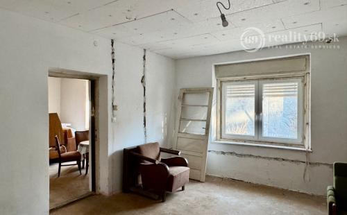 MAĎARSKO - HEJCE PEKNÝ 2 IZBOVÝ RODINNÝ DOM NA VEĽKOM POZEMKU