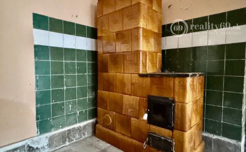 MAĎARSKO - HEJCE PEKNÝ 2 IZBOVÝ RODINNÝ DOM NA VEĽKOM POZEMKU