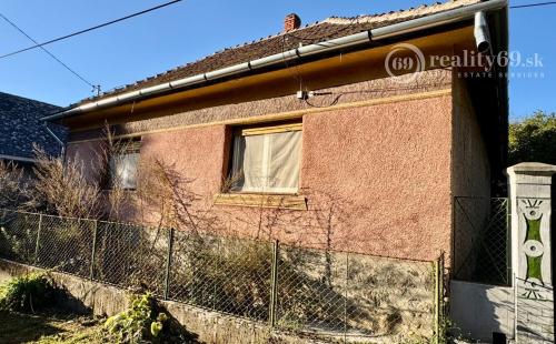 MAĎARSKO - HEJCE PEKNÝ 2 IZBOVÝ RODINNÝ DOM NA VEĽKOM POZEMKU