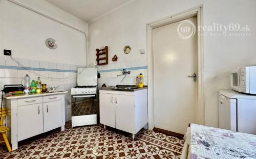 MAĎARSKO - SZENDRO - PEKNÝ 3 IZBOVÝ RODINNÝ DOM, GARÁŽ