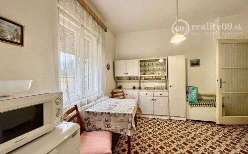 MAĎARSKO - SZENDRO - PEKNÝ 3 IZBOVÝ RODINNÝ DOM, GARÁŽ