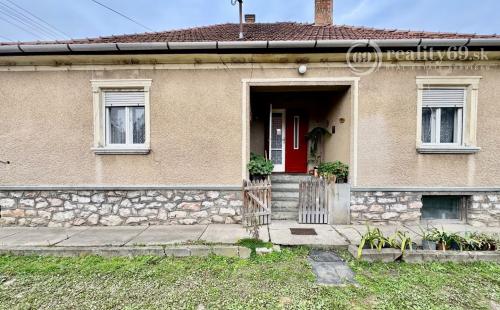 MAĎARSKO - SZENDRO - PEKNÝ 3 IZBOVÝ RODINNÝ DOM, GARÁŽ