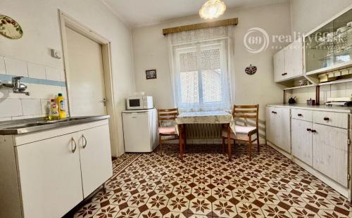 MAĎARSKO - SZENDRO - PEKNÝ 3 IZBOVÝ RODINNÝ DOM, GARÁŽ