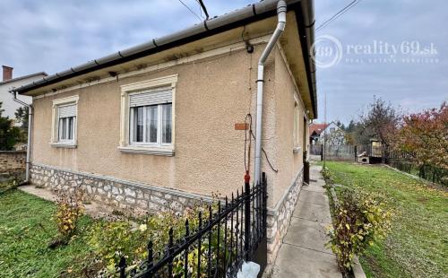 MAĎARSKO - SZENDRO - PEKNÝ 3 IZBOVÝ RODINNÝ DOM, GARÁŽ