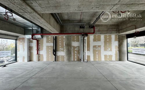 TEHELNÉ POLE - OBCHODNÝ PRIESTOR  90 M2, VHODNÝ NA OBCHOD, GASTRO, SLUŽBY