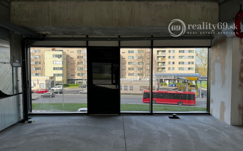 TEHELNÉ POLE - OBCHODNÝ PRIESTOR  90 M2, VHODNÝ NA OBCHOD, GASTRO, SLUŽBY
