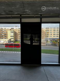 TEHELNÉ POLE - OBCHODNÝ PRIESTOR  90 M2, VHODNÝ NA OBCHOD, GASTRO, SLUŽBY