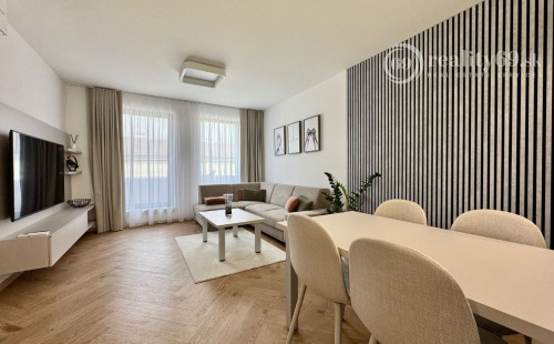 CENTRUM MESTA - TIMONOVA -  NOVOSTAVBA 2 IZBOVÝ KOMPLETNE ZARIADENÝ BYT S PARKOVACÍM MIESTOM.