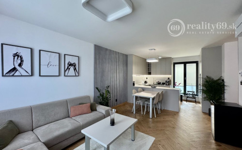 CENTRUM MESTA - TIMONOVA -  NOVOSTAVBA 2 IZBOVÝ KOMPLETNE ZARIADENÝ BYT S PARKOVACÍM MIESTOM.