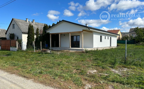 MAĎARSKO - GONC NOVOSTAVBA 4 IZBOVÉHO RD 100 M2, POZEMOK 852 M2