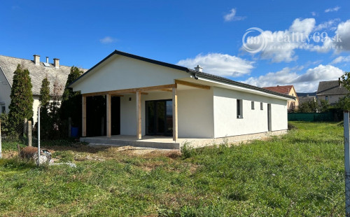 MAĎARSKO - GONC NOVOSTAVBA 4 IZBOVÉHO RD 100 M2, POZEMOK 852 M2