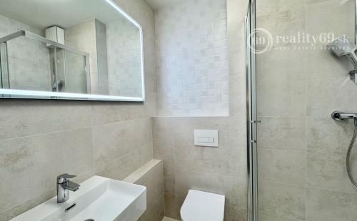 JUH - KRIVÁ -  2 IZBOVÝ SUPER MODERNÝ BYT 36 M2.