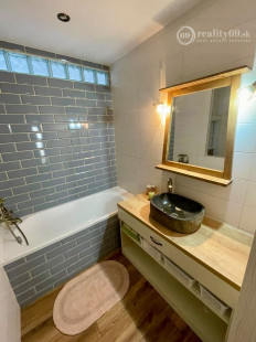 JUH - ŽELEZNÍKY OSTRAVSKÁ  PEKNÝ 3 IZBOVÝ BYT 66 M2, LODŽIA.