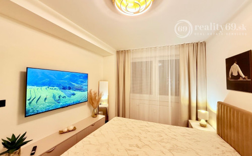 JUH - PRI AUPARKU - 2 IZBOVÝ LUXUSNÝ KOMPLETNE ZARIADENÝ BYT.