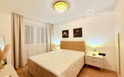 JUH - PRI AUPARKU - 2 IZBOVÝ LUXUSNÝ KOMPLETNE ZARIADENÝ BYT.