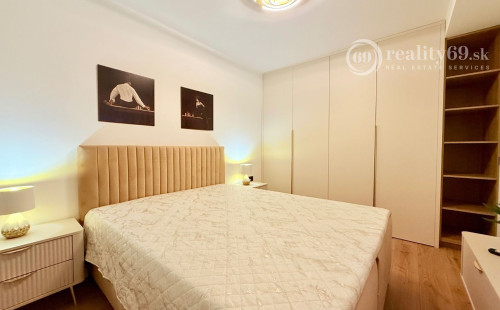 JUH - PRI AUPARKU - 2 IZBOVÝ LUXUSNÝ KOMPLETNE ZARIADENÝ BYT.