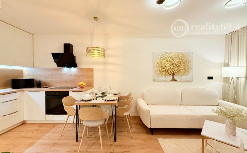 JUH - APARTMÁNY KRIVÁ PRI AUPARKU 2 IZBOVÝ MODERNE ZARIADENÝ BYT