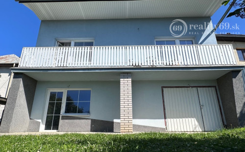 VYŠNÝ KLATOV - 6 IZBOVÝ RD S VÝMEROU 300 M2, POZEMOK 1221 M2.