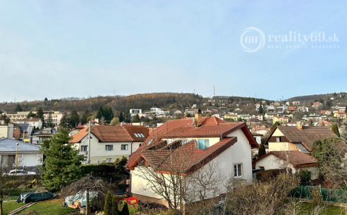 SEVER - ČERMEĽ - DOBŠINSKÉHO 5 IZBOVÝ POSCHODOVÝ RODINNÝ DOM NA VÝBORNOM MIESTE.