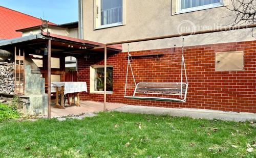 SEVER - ČERMEĽ - DOBŠINSKÉHO 5 IZBOVÝ POSCHODOVÝ RODINNÝ DOM NA VÝBORNOM MIESTE.