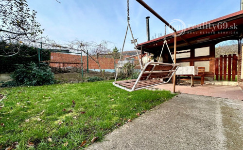 SEVER - ČERMEĽ - DOBŠINSKÉHO 5 IZBOVÝ POSCHODOVÝ RODINNÝ DOM NA VÝBORNOM MIESTE.