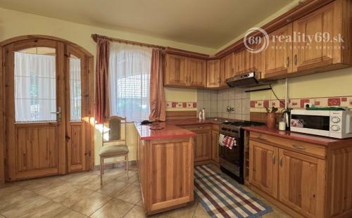 MAĎARSKO - HEJCE SUPER RODINNÝ DOM - PENZIÓN NÁDHERNÉ MIESTO.