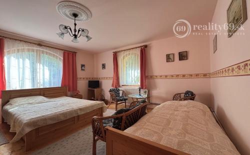 MAĎARSKO - HEJCE SUPER RODINNÝ DOM - PENZIÓN NÁDHERNÉ MIESTO.