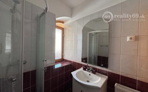 MAĎARSKO - HEJCE SUPER RODINNÝ DOM - PENZIÓN NÁDHERNÉ MIESTO.