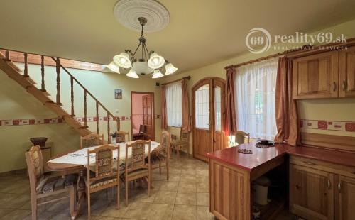 MAĎARSKO - HEJCE SUPER RODINNÝ DOM - PENZIÓN NÁDHERNÉ MIESTO.