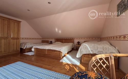 MAĎARSKO - HEJCE SUPER RODINNÝ DOM - PENZIÓN NÁDHERNÉ MIESTO.