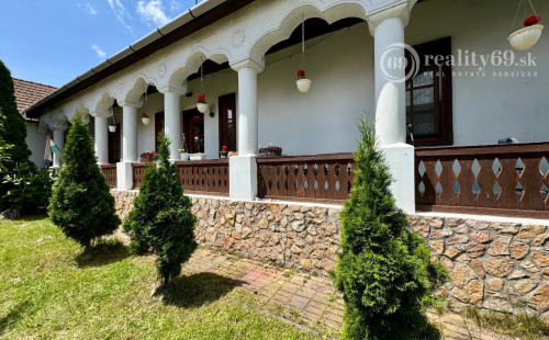 MAĎARSKO - PERKUPA  PERFEKTNÝ 4 IZBOVÝ RD V PEKNOM PROSTREDÍ.