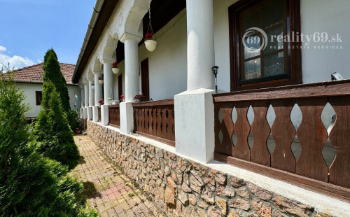 MAĎARSKO - PERKUPA  PERFEKTNÝ 4 IZBOVÝ RD V PEKNOM PROSTREDÍ.