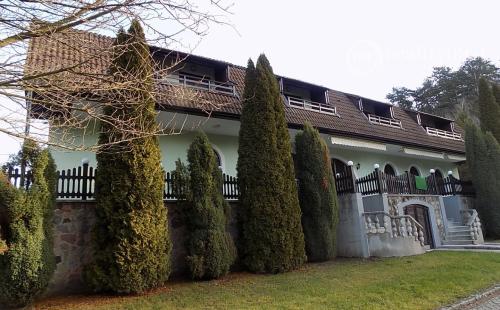 MAĎARSKO - GONC 13 IZBOVÝ OBYTNÝ OBJEKT NA BÝVANIE, PODNIKANIE