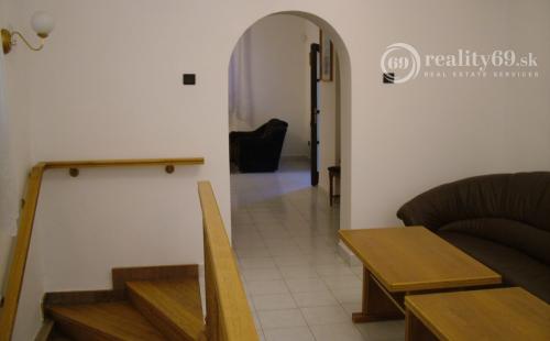 MAĎARSKO - GONC 13 IZBOVÝ OBYTNÝ OBJEKT NA BÝVANIE, PODNIKANIE