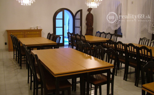 MAĎARSKO - GONC 13 IZBOVÝ OBYTNÝ OBJEKT NA BÝVANIE, PODNIKANIE